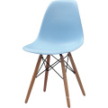 Современные дешевые оптовые декоративные красочные и деревянные ноги обеденный стул